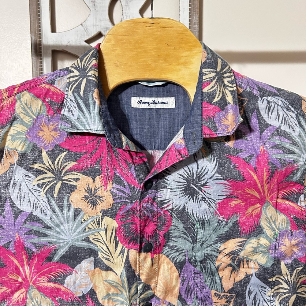 Tommy Bahama Hawaiian Men’s Button Down Shirt Large Washed Out‎ Pink Gray Tencel